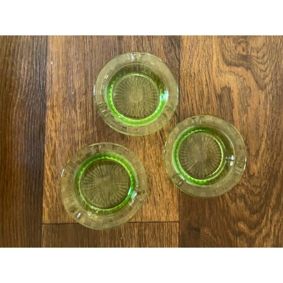 3Hazel Atlas Checkerboard Uranium Glass Ashtray small salesman - Picture 2 of 16